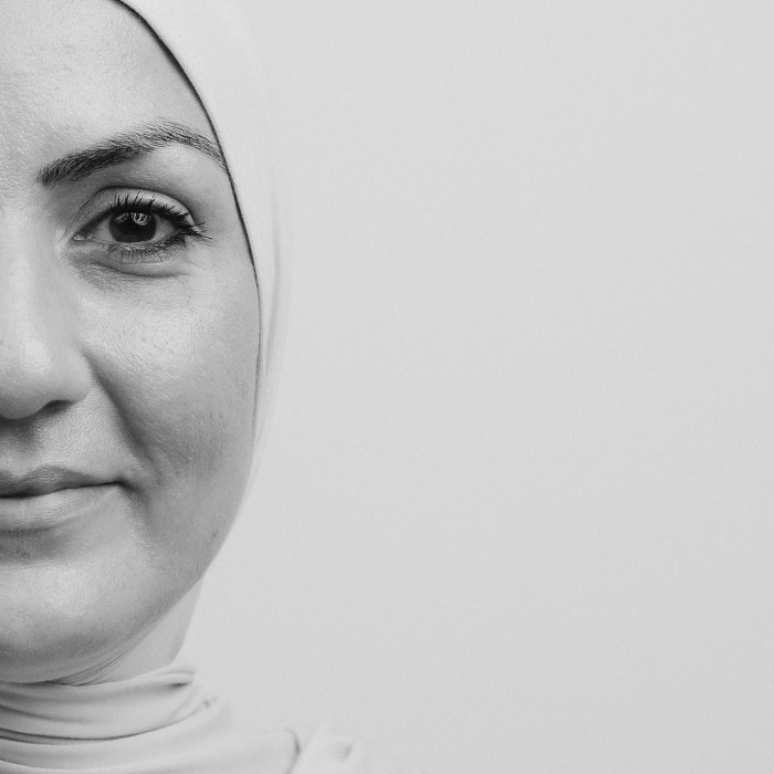 Portrait der Kanzleiassistentin Elif Yigit Frankfurt